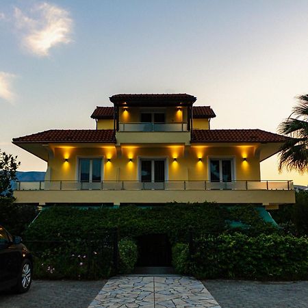 Villa Niku Berat Exteriör bild