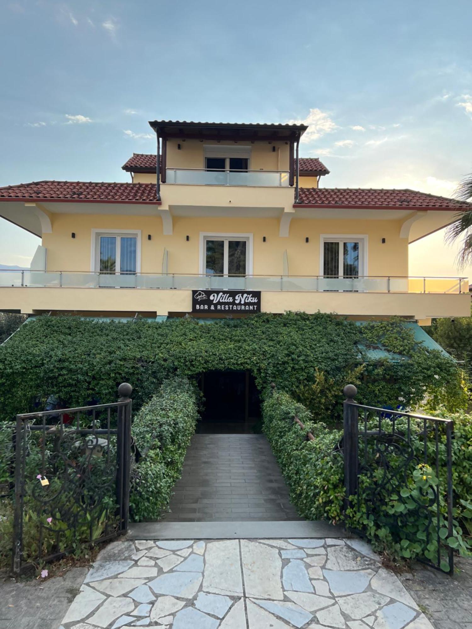 Villa Niku Berat Exteriör bild